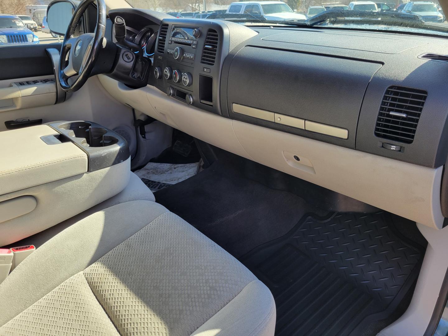 2008 Blue /Tan Chevrolet Silverado 2500HD LT (1GCHK23628F) with an 6.6L engine, 5 Speed Automatic transmission, located at 450 N Russell, Missoula, MT, 59801, (406) 543-6600, 46.874496, -114.017433 - $3400 just spent on new tires, New glow plugs, Ball joints, complete 4 wheel brake job including rotors, fresh service etc!! 6.6 Duramax Diesel. Automatic Transmission. 4WD. New Tires. AM FM CD. Power drivers Seat. Air Cruise Tilt. - Photo#8